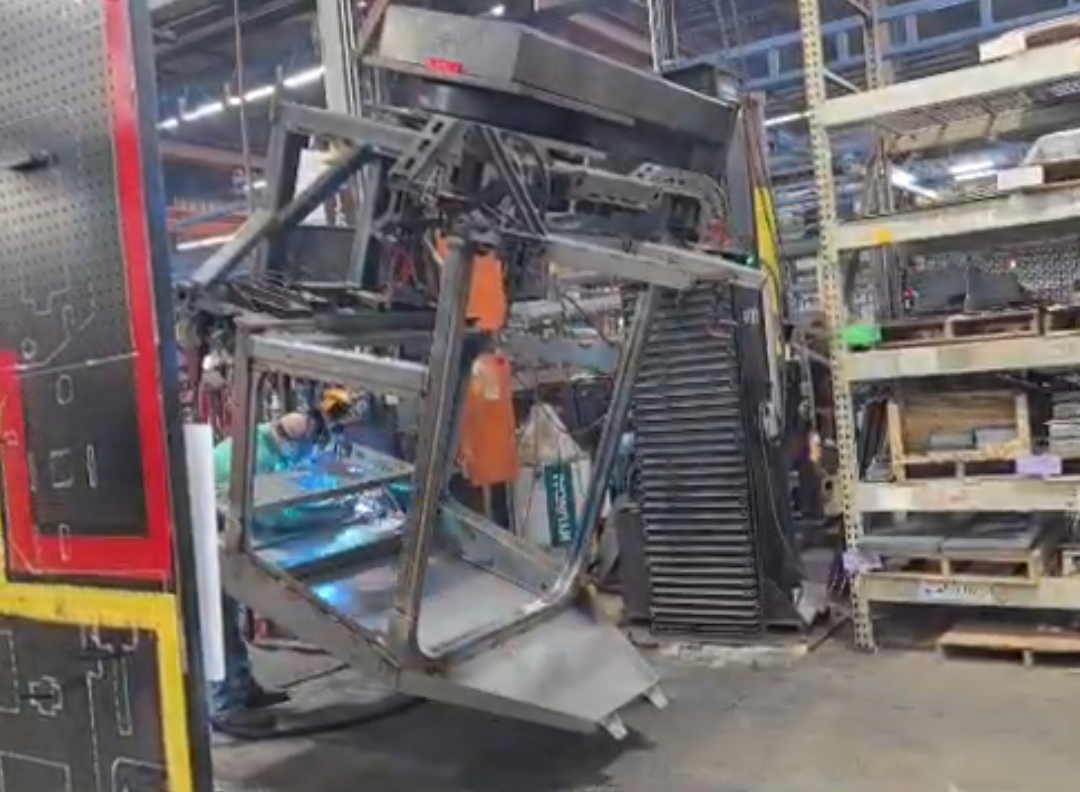 AI-Powered Inspection of Small and Large Metal Structures