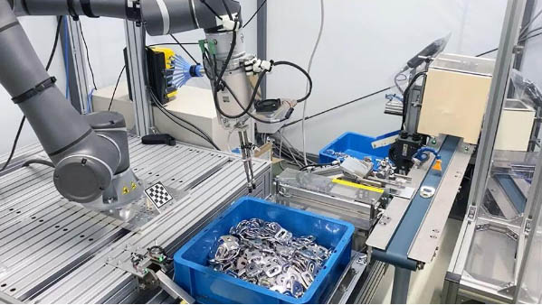 Robotic Picking from Multiple Bins